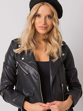 Cap AT  Women\'s cap in black with interesting decorations.
