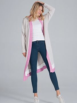 Cardigan Figl  Tri-color warm long sleeve cardigan. Pockets at side seams. Cardigan unbuttoned, no belt.