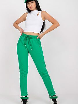 Tracksuit trousers BFG  Sweatpants with high waist, rubber band at waist and tie. Pants on the sides with slip pockets. Ideal for every day.