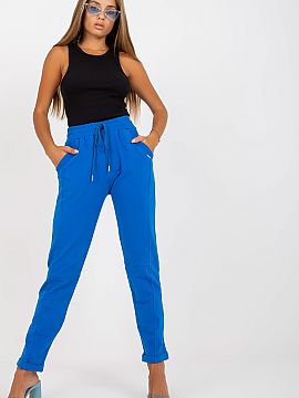 Tracksuit trousers Relevance  Women\'s high-waisted sweatpants, with binding and elastic at the waist. On the sides slip pockets.