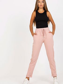 Tracksuit trousers Relevance  Women\'s high-waisted sweatpants, with binding and elastic at the waist. On the sides slip pockets.