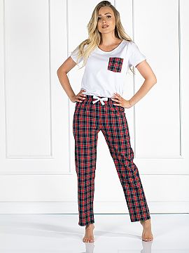 Pyjama Momenti Per Me  Women\'s pajamas consisting of a blouse and long pants. Blouse with short sleeves, a pocket on the front. Long pants with a loose, comfortab