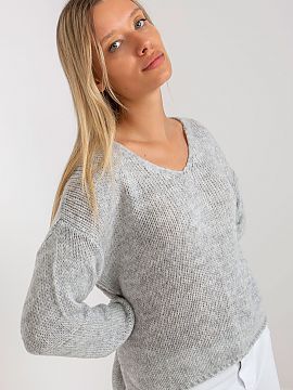 Jumper Och Bella  Women\'s sweater with long sleeves and a heart neckline. Sweater with asymmetrical bottom. Perfect for many occasions.