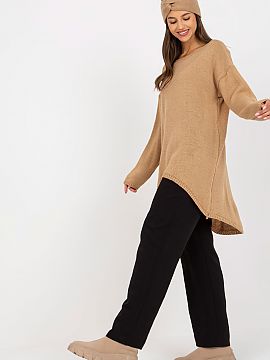 Jumper Och Bella  Loose-fitting sweater with long sleeves and a boat neckline. The bottom of the sweater is extended.