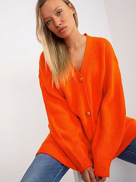 Cardigan Rue Paris  A cardigan with an extended cut, button closure and long sleeves.