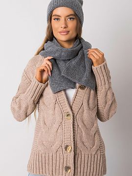 Set Rue Paris  Winter set consisting of a hat and a scarf. A proposal ideal for the coming winter.