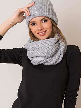 Set Rue Paris  Winter set consisting of a hat and a scarf. A proposal ideal for the coming winter.