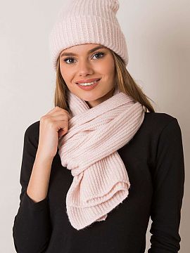 Set Rue Paris  Winter set consisting of a hat and a scarf. A proposal ideal for the coming winter.
