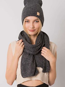 Set Rue Paris  Winter set consisting of a hat and a scarf. The set is manufactured in Poland.
