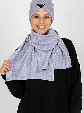 Set Lakerta  A winter set consisting of a hat and a scarf.

