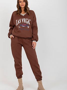 Set Ex Moda  A sweatshirt set consisting of a sweatshirt and pants. Sweatshirt with long sleeves and a heart neckline. Long pants with waist tie and slip