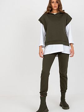 Set Ex Moda  Sweatsuit set consisting of a blouse, sweatshirt and pants. Blouse with 3/4 sleeves and round neckline. Blouse with short sleeves and a hood