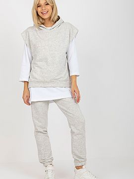 Set Ex Moda  Sweatsuit set consisting of a blouse, sweatshirt and pants. Blouse with 3/4 sleeves and round neckline. Blouse with short sleeves and a hood