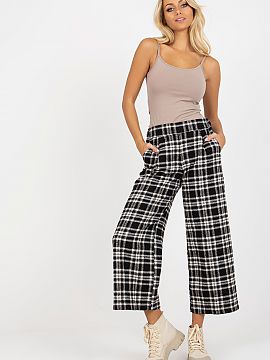Women trousers Lakerta  Women\'s pants made of checkered fabric, fastened with a covered zipper. Slip pockets on the sides. An ideal choice for many occasions.