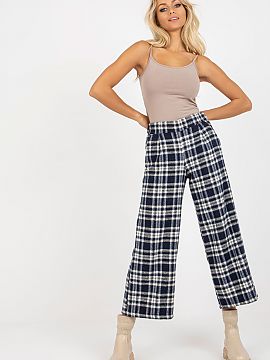 Women trousers Lakerta  Women\'s pants made of checkered fabric, fastened with a covered zipper. Slip pockets on the sides. An ideal choice for many occasions.