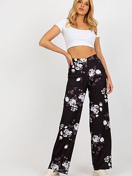 Women trousers Lakerta  Simple yet elegant pants with wide legs and a high waist. The pants are fastened with a zipper and a button. On the sides slip pockets. They