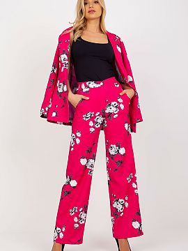 Women trousers Lakerta  Simple yet elegant pants with wide legs and a high waist. The pants are fastened with a zipper and a button. On the sides slip pockets. They