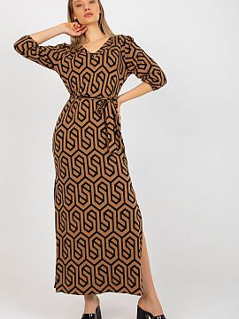 Daydress Lakerta  Long dress with 3/4 sleeves and a heart neckline. Free slits at the bottom, complete with a tie belt.