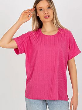 Blouse Lakerta  Blouse in a loose fit with short sleeves and a round neckline. The blouse is made of ribbed fabric. A perfect choice for everyday wear.