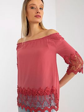Blouse Lakerta  Blouse with 3/4 sleeves and a Spanish-style neckline. Sleeves and bottom of blouse with interesting trim.