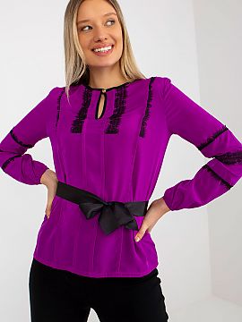 Blouse Lakerta  A formal blouse with long sleeves and a round neckline. Blouse with sewn-on lace and tie belt.