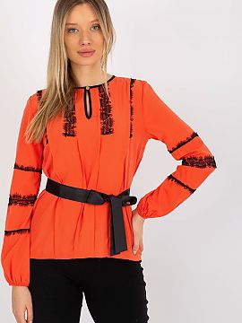 Blouse Lakerta  A formal blouse with long sleeves and a round neckline. Blouse with sewn-on lace and tie belt.

