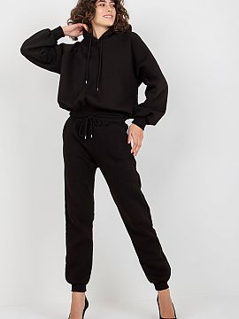 Set Ex Moda  A sweatshirt set consisting of a sweatshirt and pants. Sweatshirt with long sleeves and a hood. Long pants with waist tie and slip pockets.