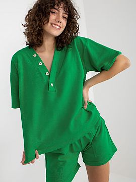 Set Ex Moda  Tracksuit set consisting of a blouse and shorts. Blouse with short sleeves and a heart neckline. Shorts with waist tie and slip pockets.