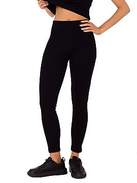 Leggings Moe  Fashionable ribbed knit leggings with a logo patch, a favorite in the home closet as well as a basic to wear every day with a tunic or sweat