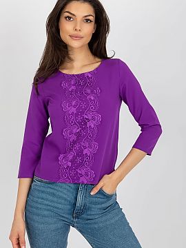 Blouse Lakerta  Blouse with 3/4 sleeves and a round neckline. Decorative lace sewn on the front.