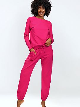 Set DKaren  Venezia long sleeve sweatshirt without a hood. It is made of smooth, nice material. It has no zipper and no pockets. Simple design to fit an