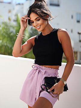 Shorts IVON  Elegant short shorts, perfect for summer styling! Made of airy material, the cut does not restrict movement. High rise with a comfortable el