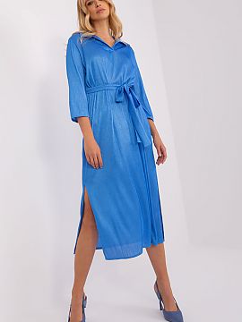 Daydress Lakerta  Dress with 3/4 sleeves, collar and v-neck. Tie at the waist, slits at the bottom. The dress is made of ribbed fabric.