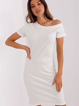 Daydress Relevance  Pencil cut dress with short sleeves and asymmetrical neckline. A proposal ideal for many occasions.
