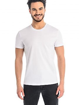 T-shirt Teyli  Men\'s t-shirt in snow white color. A white t-shirt is a staple in a man\'s closet, every man should own a classic white t-shirt that will w