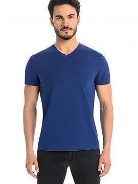 T-shirt Teyli  Men\'s t-shirt in denim color. It has a simple classic cut, is uniform in color, has no decorations, prints.  Around the neck it is finished