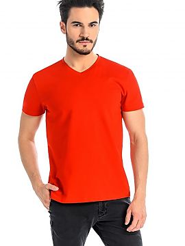 T-shirt Teyli  Men\'s cotton T-shirt in the color of juicy intense red. It is very aesthetically finished. Delicate cotton is very nice to the touch and fo