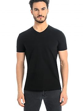 T-shirt Teyli  Men\'s t-shirts in saturated black. Men\'s t-shirt in basic black color is the basis of men\'s closet, which can be styled in various ways c