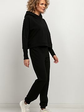 Tracksuit trousers Tessita  The jogger sweatpants, sewn from knitted sweatpants, are a MUST-HAVE for this time of year. The model has a classic loose fit and includes a