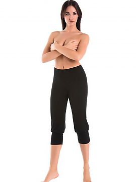 Short leggings Teyli  Women\'s gaiters in black are made of high-quality cotton with the addition of Lycra fiber. The length reaches beyond the knee, the bottom i