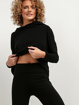 Sweatshirt Tessita  A loose sweatshirt made of soft knit fabric and an extended back will be great for sporty styling. The hood and the seam at the back add uni
