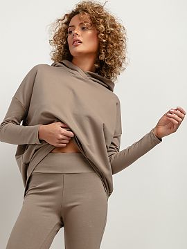 Sweatshirt Tessita  A loose sweatshirt made of soft knit fabric and an extended back will be great for sporty styling. The hood and the seam at the back add uni
