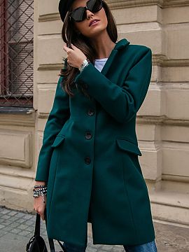 Coat Roco Fashion  Single-breasted coat with a tailored cut. Fastened with three buttons with a classic collar. It has a lining, practical pockets and decorati