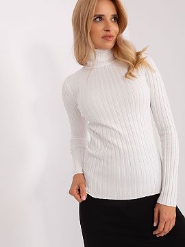 Turtleneck Factory Price  The turtleneck sweater is the perfect choice for everyday and work. Made of exceptionally soft viscose, it features a classic cut with a rib