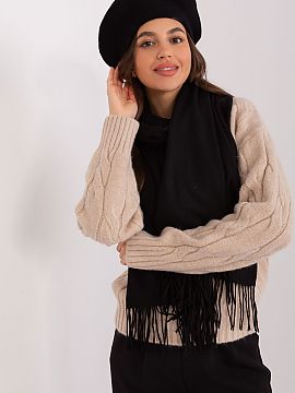 Beret AT  This plain beret is a classic that adds style to any outfit. Featuring a delicate antenna at the tip, it adds character and elegance. It is 