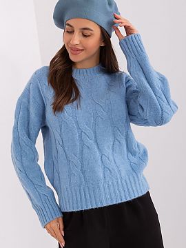 Beret AT  This plain beret is a classic that adds style to any outfit. Featuring a delicate antenna at the tip, it adds character and elegance. It is 