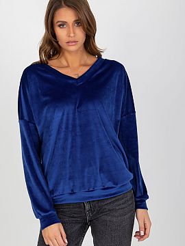 Sweatshirt Relevance  This velour sweatshirt is the perfect choice for everyday casual styling. Made of soft material, it provides comfort and a pleasant feeling 