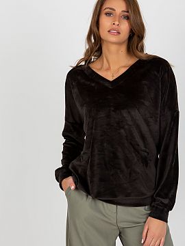Sweatshirt Relevance  This velour sweatshirt is the perfect choice for everyday casual styling. Made of soft material, it provides comfort and a pleasant feeling 
