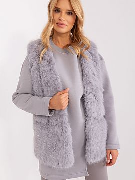 Gilet AT  This fur vest is the perfect addition to your everyday closet. Made of soft polyester material, it is pleasant to the touch and comfortable 