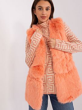 Gilet AT  This fur vest is the perfect addition to your everyday closet. Made of soft polyester material, it is pleasant to the touch and comfortable 
